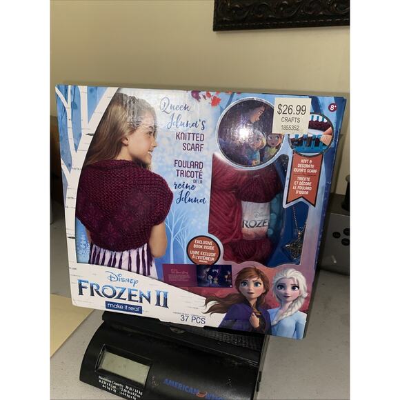 DISNEY FROZEN II LEARN TO KNIT & DECORATE QUEEN IDUNA'S SCARF KIT 37 Pieces - Picture 1 of 2